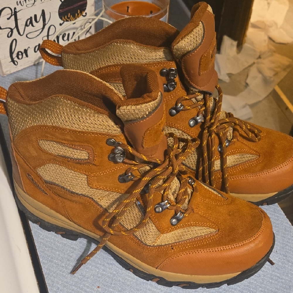 Hi-Tec Tan and Brown Outdoor Boots